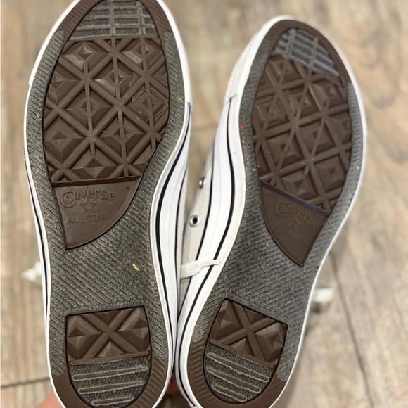 Converse Cream High-Top Sneakers Size 10 Woman’s / 8 Men’s - Picture 8 of 8